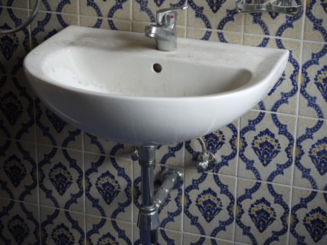 Waschbecken inkl. Armaturen Waschbecken inkl. Armaturen
